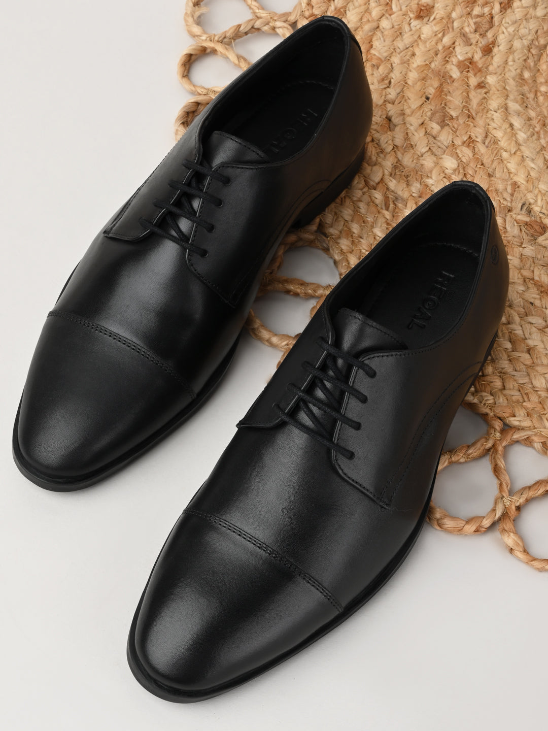 Elegant Leather Oxfords for the Modern Gentleman
