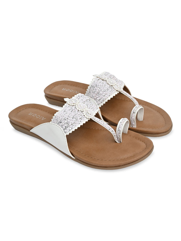 Rocia By Regal White Women Kolhapuri Flats